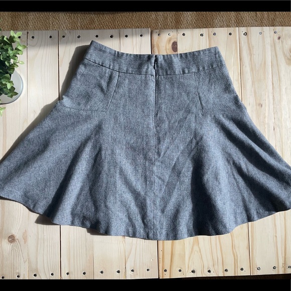 Grey banana republic mini skirt - Picture 2 of 4